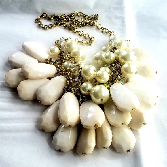 Necklace Pearl/Crystals/Acrylic Mermaid Style Bib - Picture 2 of 3